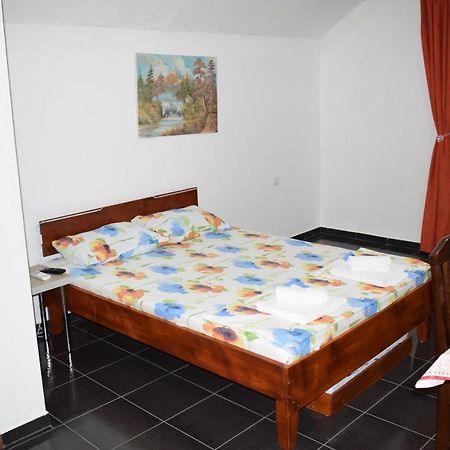 Srebrna Nit Apartment Veliko Gradiste Exterior photo