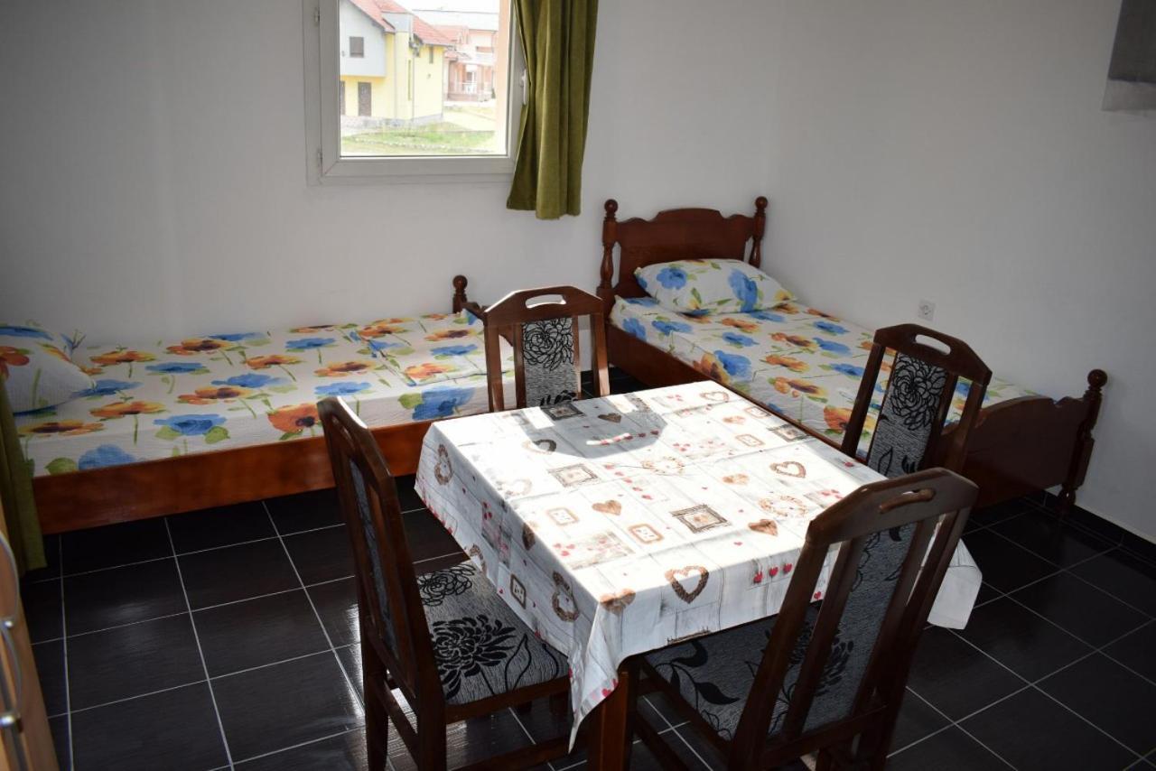 Srebrna Nit Apartment Veliko Gradiste Exterior photo