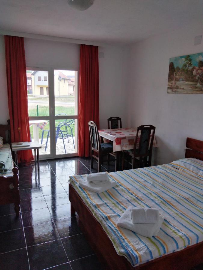 Srebrna Nit Apartment Veliko Gradiste Exterior photo
