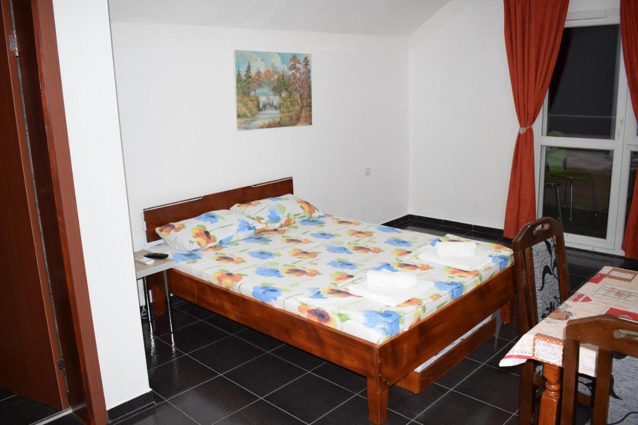 Srebrna Nit Apartment Veliko Gradiste Exterior photo