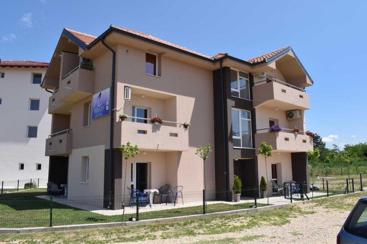 Srebrna Nit Apartment Veliko Gradiste Exterior photo